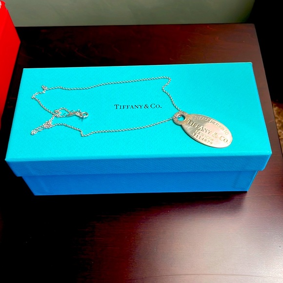 Return to Tiffany & Co. sterling silver charm on Tiffany’s sterling silver chain - Picture 2 of 9